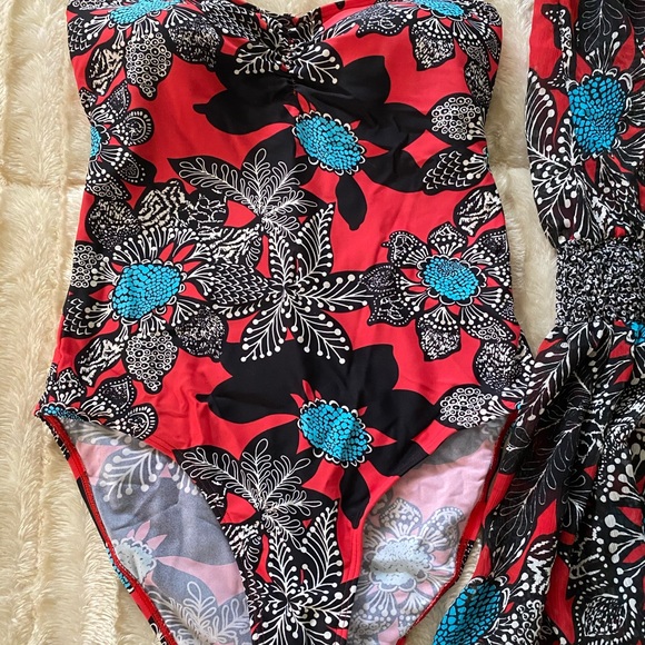 Swim Suit Set With Matching Coverall - Picture 6 of 6